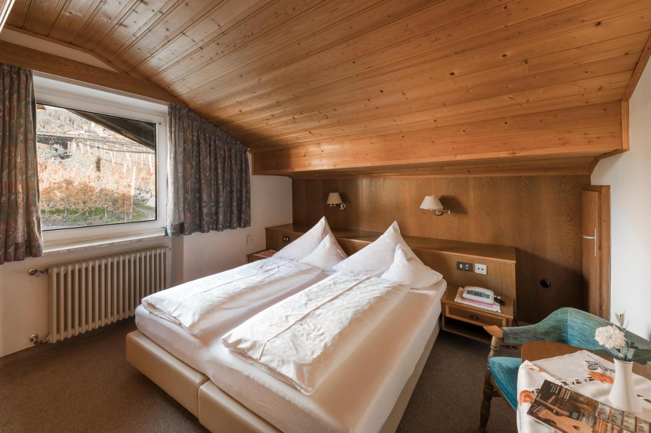 Pension Zum Burggraefler Schenna Exterior photo