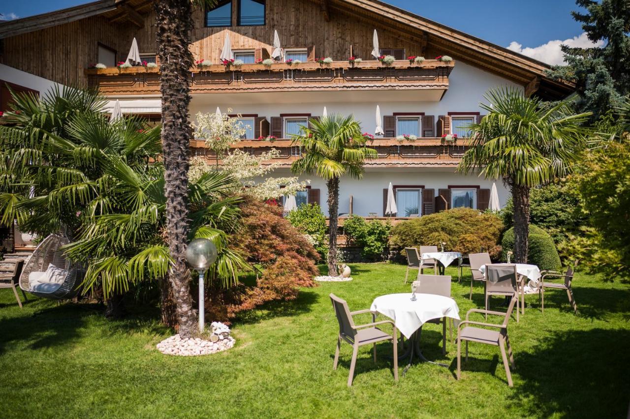 Pension Zum Burggraefler Schenna Exterior photo