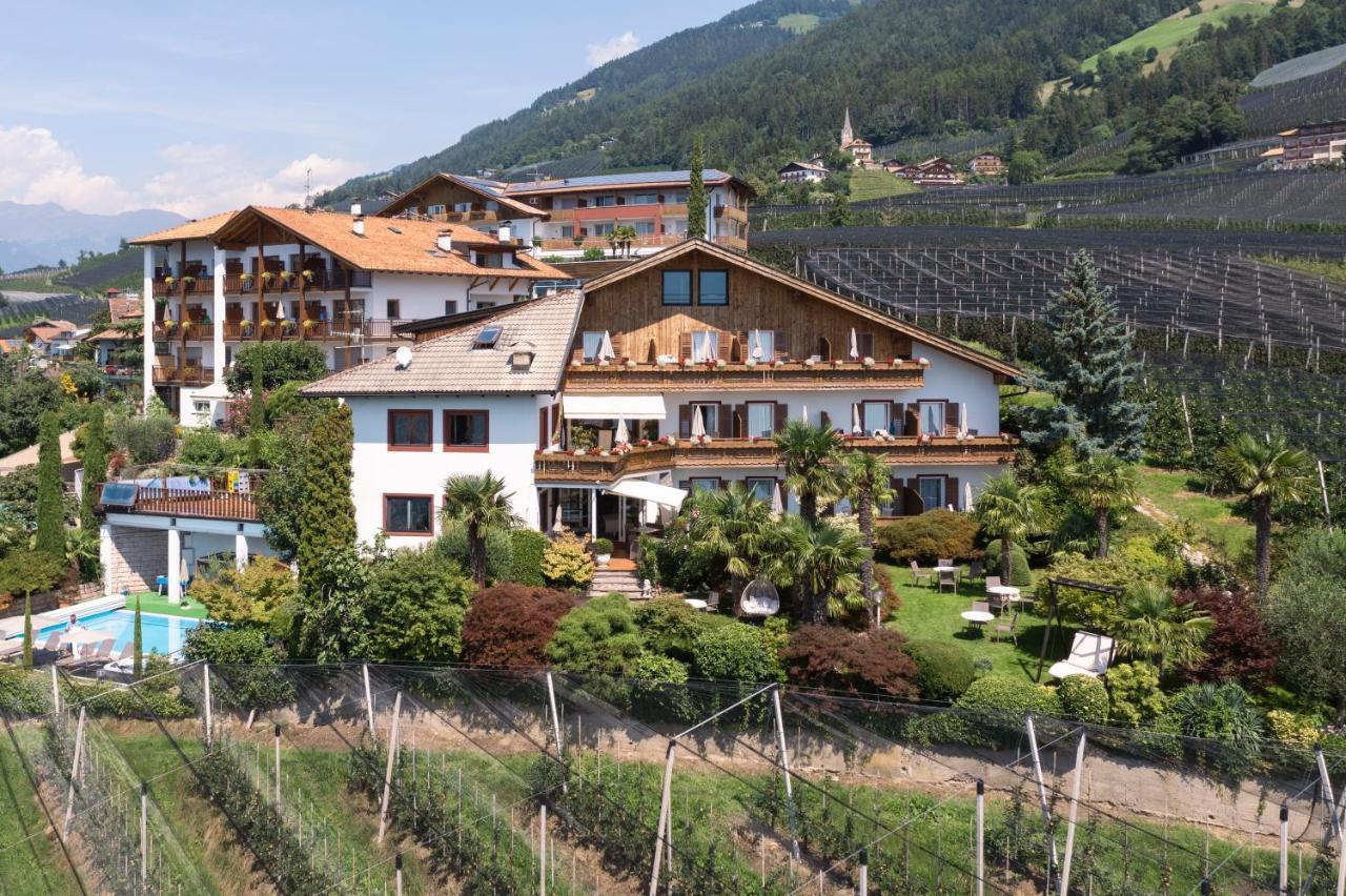 Pension Zum Burggraefler Schenna Exterior photo