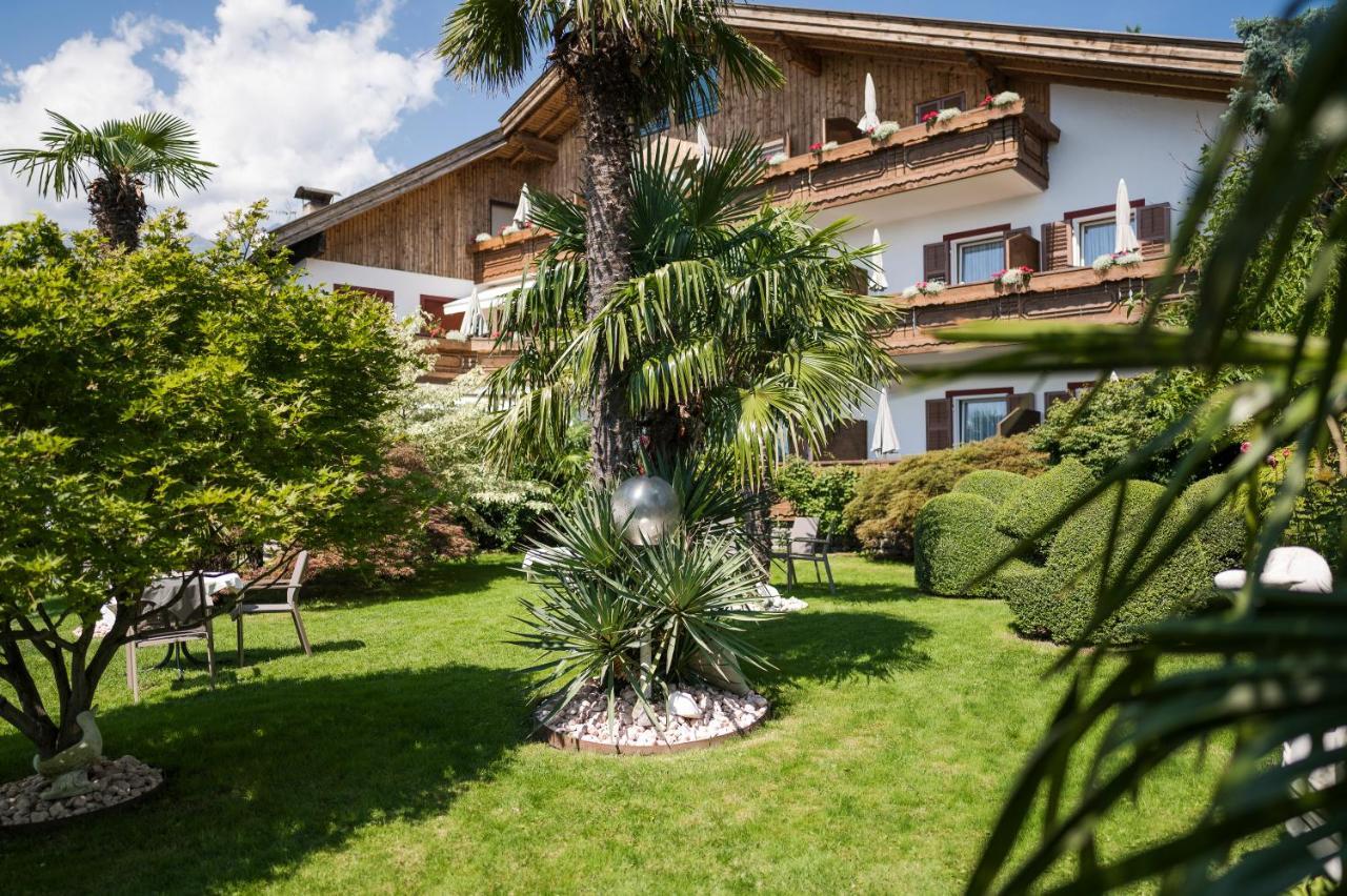 Pension Zum Burggraefler Schenna Exterior photo