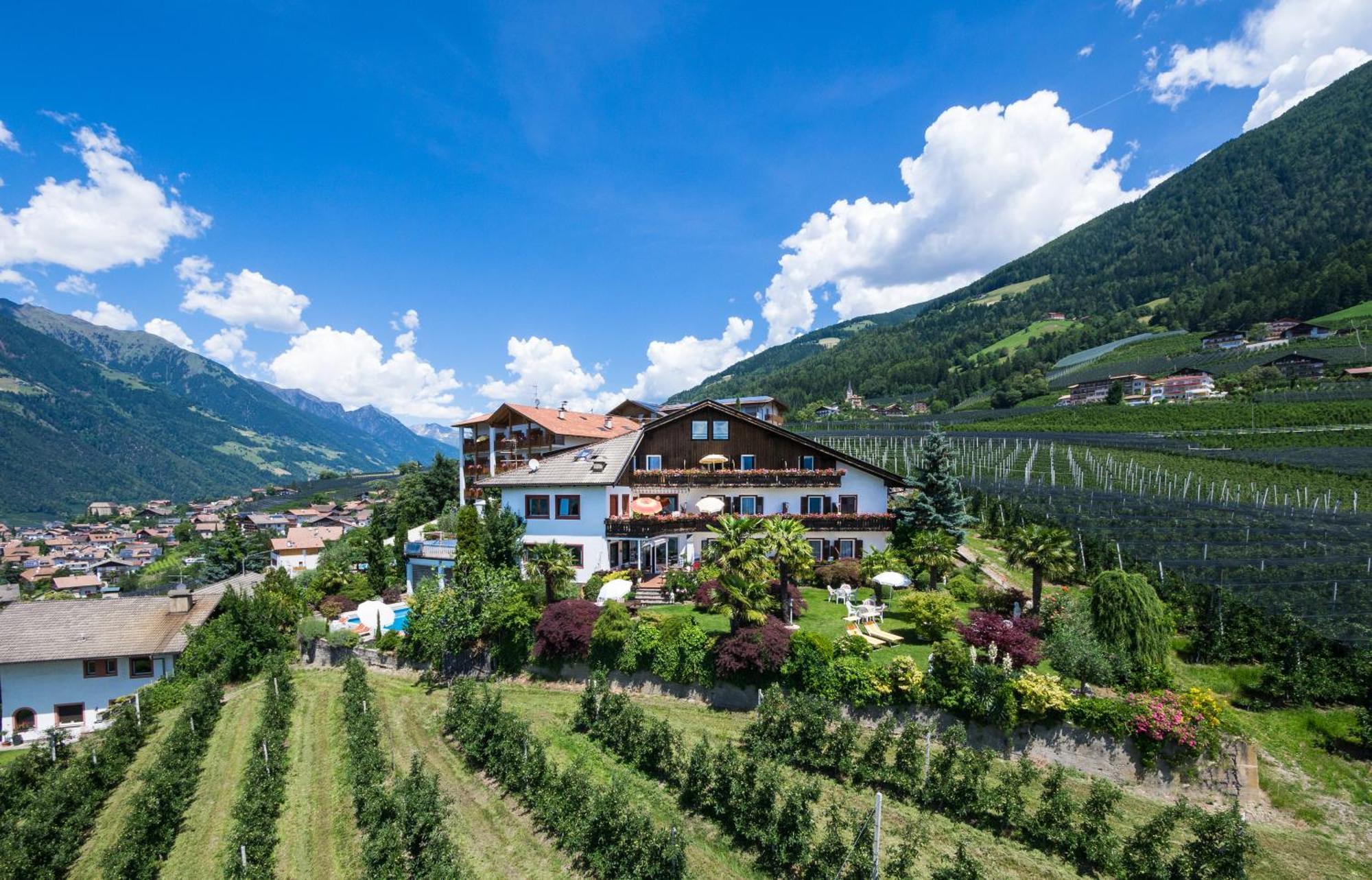 Pension Zum Burggraefler Schenna Exterior photo